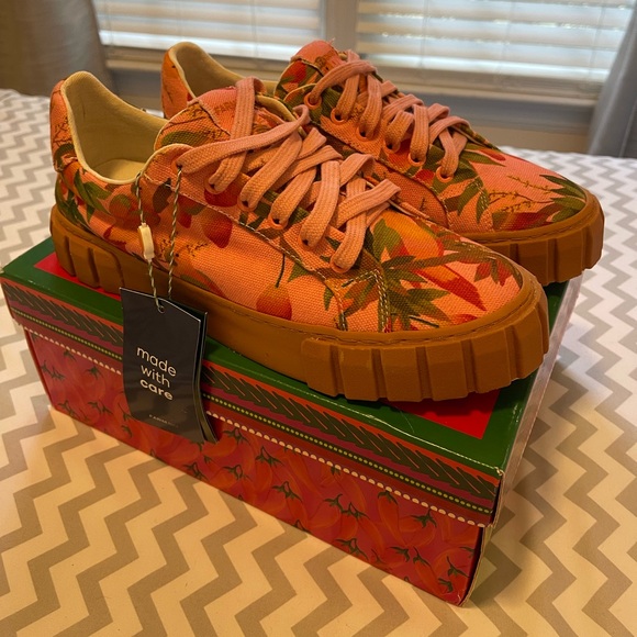 FARM Rio Shoes - NWT FARMRIO mango trees platform sneakers